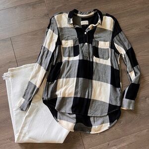 Universal Thread Black and Cream Plaid Top